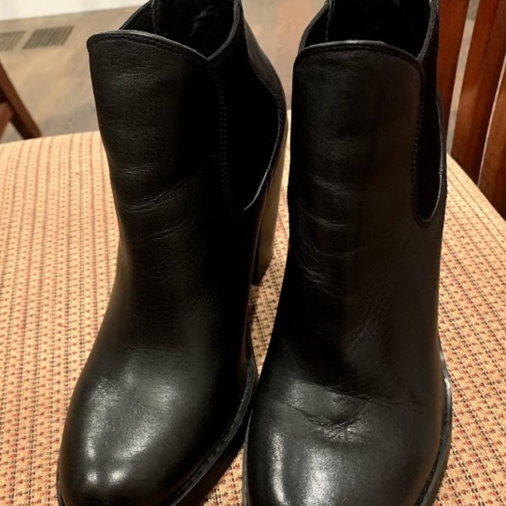 Shoemint  high heel ankle bootie (Black; size 8)